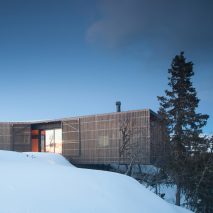 Lund Hagem installs Y-shaped cabin on a hilltop overlooking Norwegian ski resort