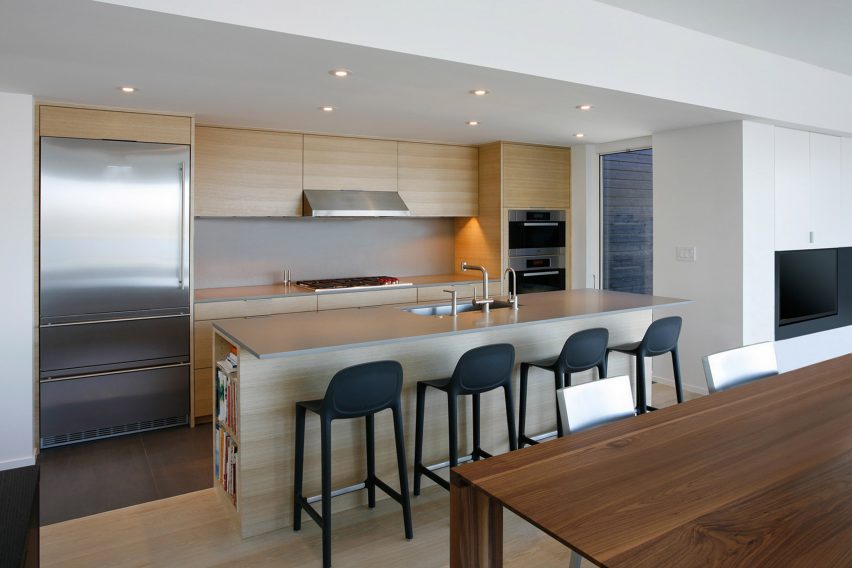Cantilever House by Robert Hutchison Architecture