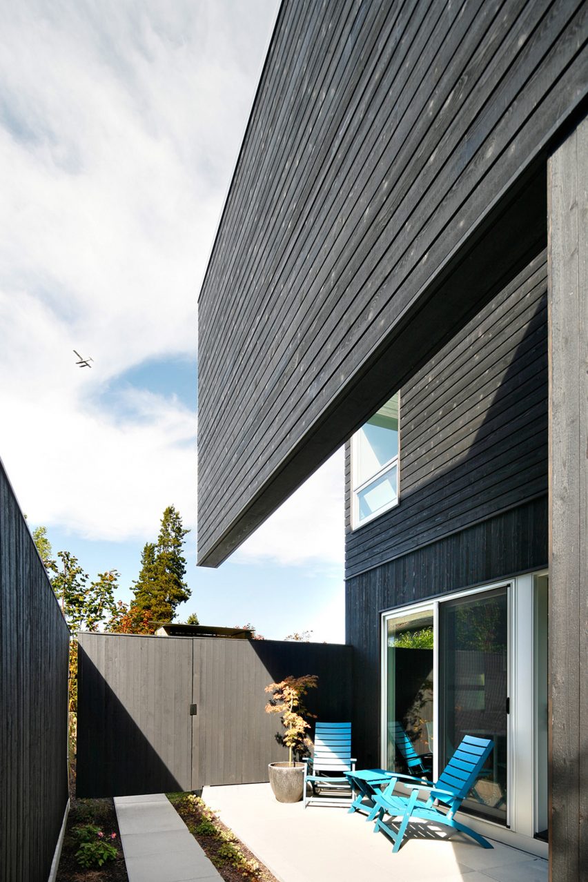 Cantilever House by Robert Hutchison Architecture