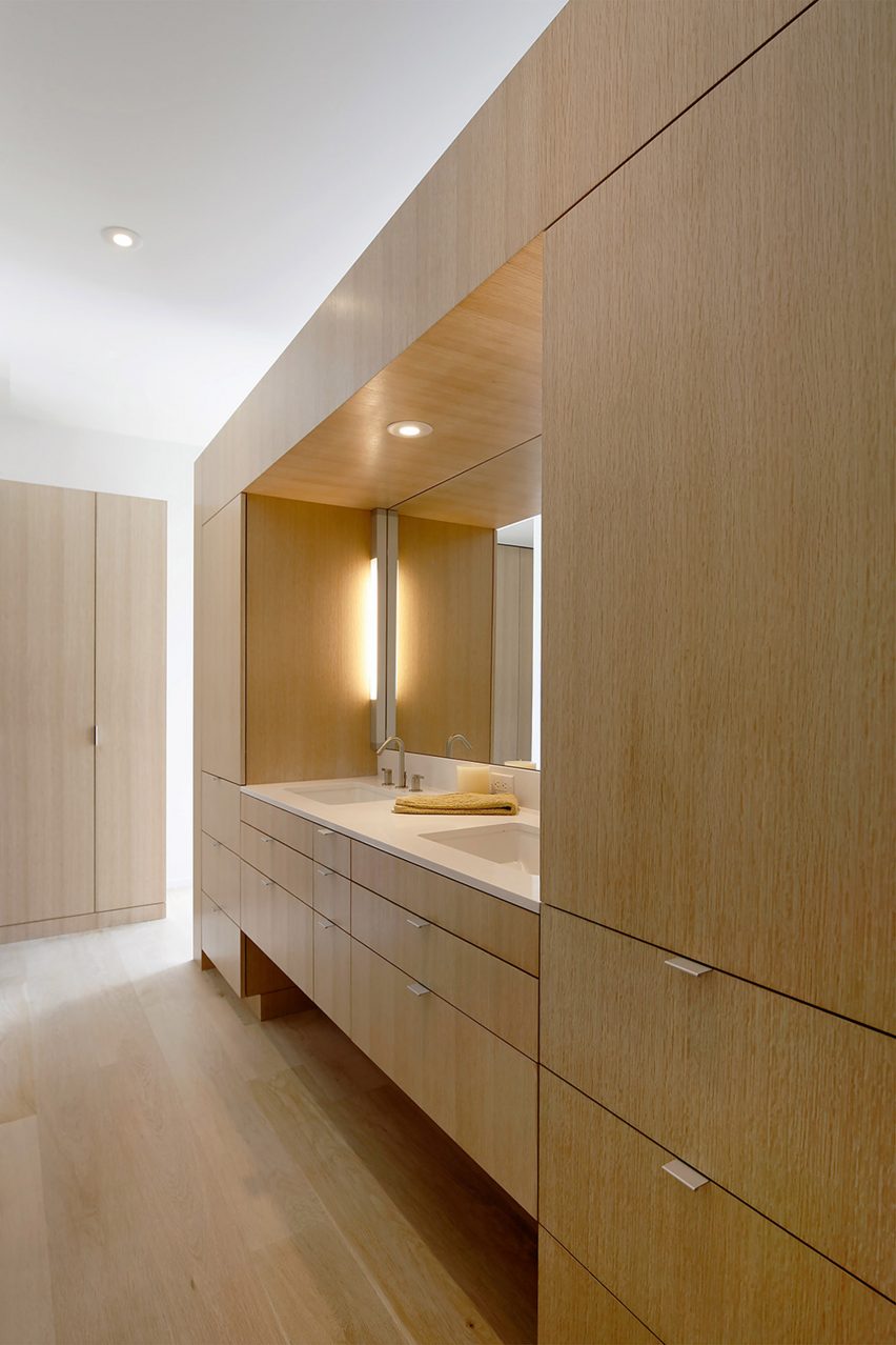 Cantilever House by Robert Hutchison Architecture