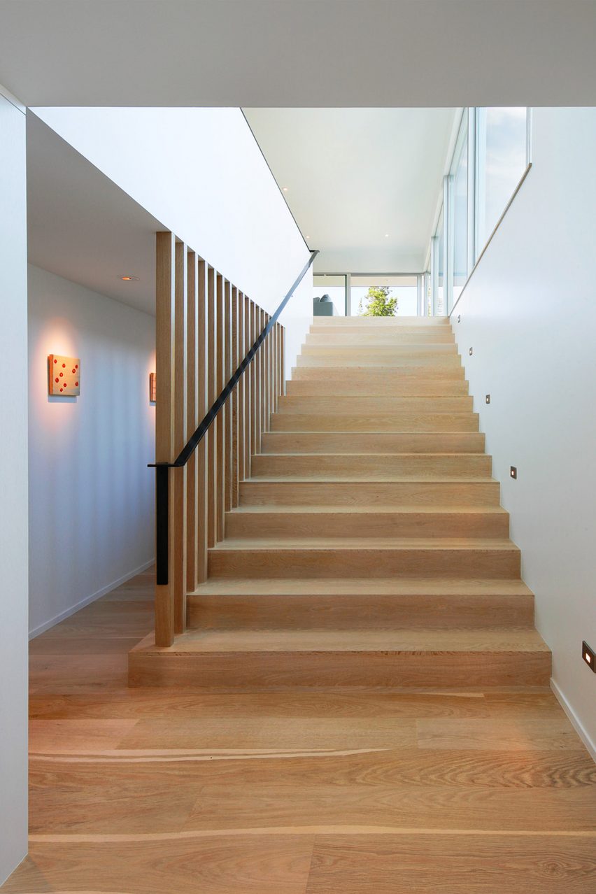 Cantilever House by Robert Hutchison Architecture