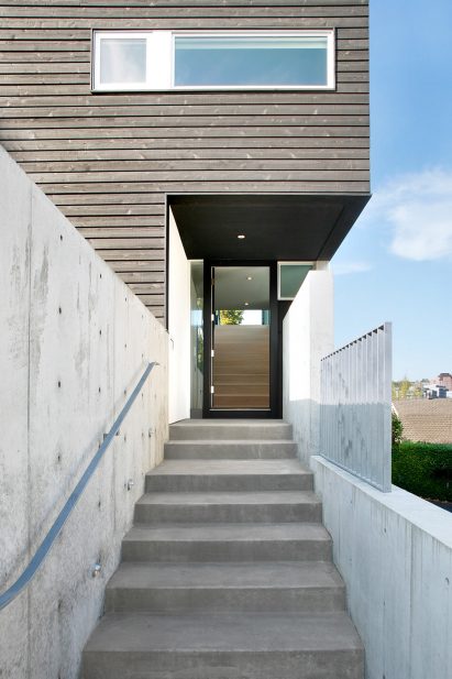 Cantilever House by Robert Hutchison Architecture