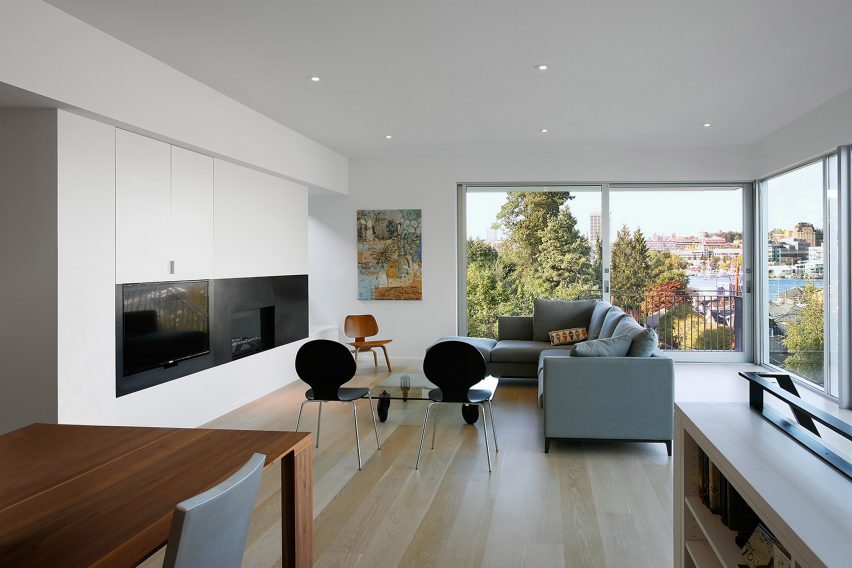 Cantilever House by Robert Hutchison Architecture