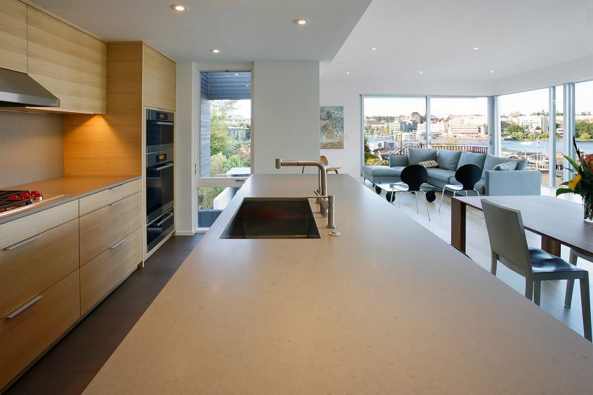 Cantilever House by Robert Hutchison Architecture