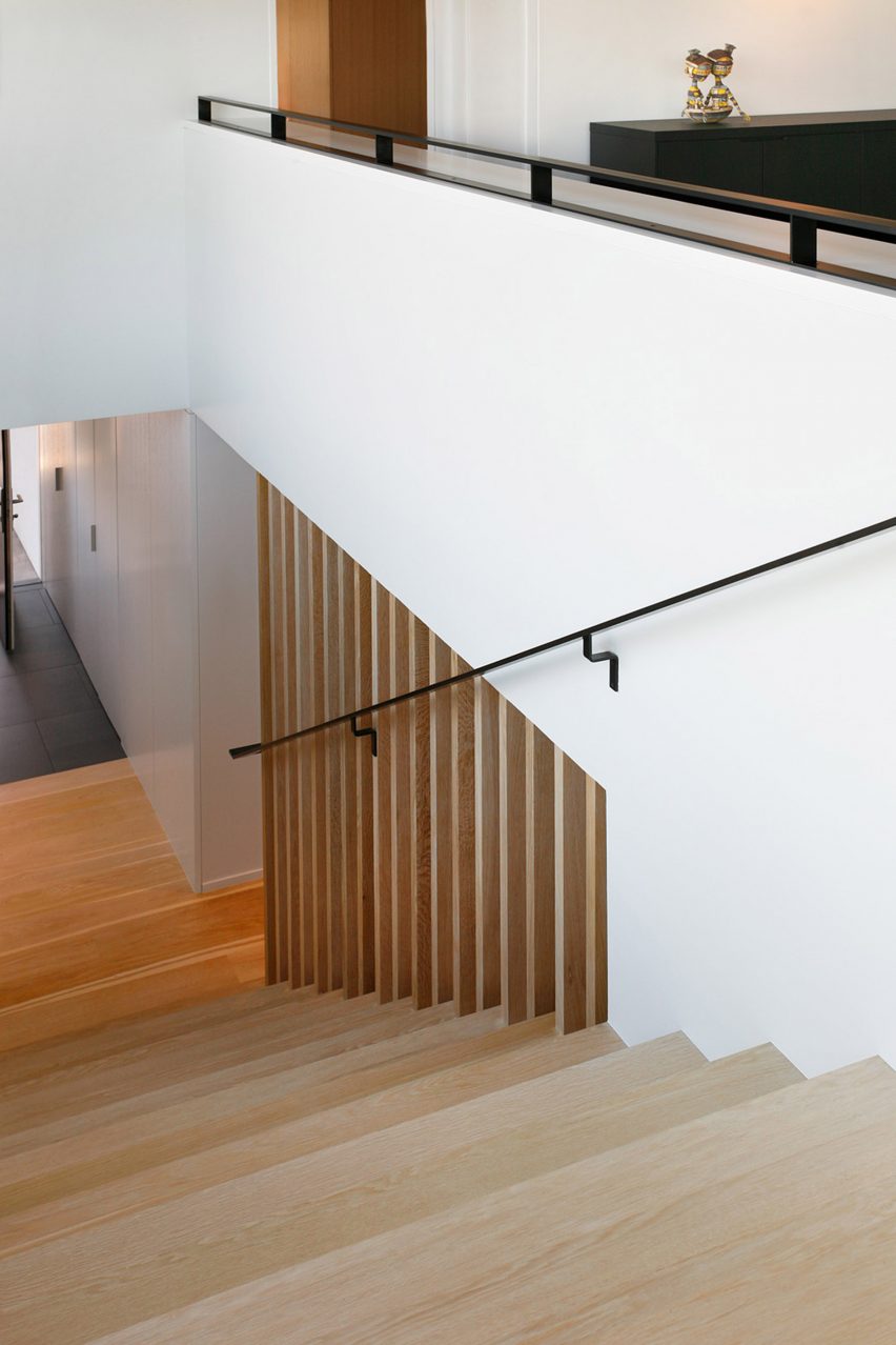 Cantilever House by Robert Hutchison Architecture