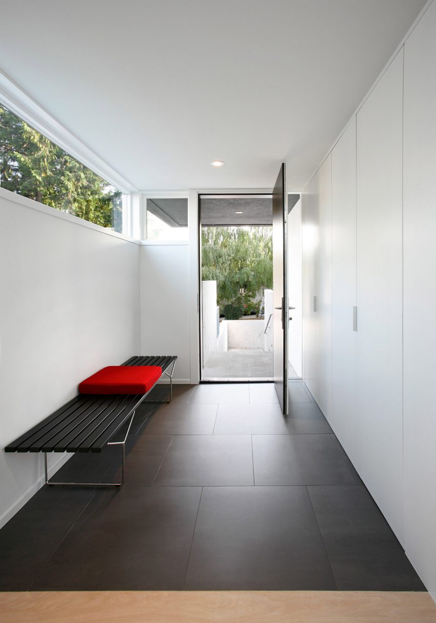 Cantilever House by Robert Hutchison Architecture