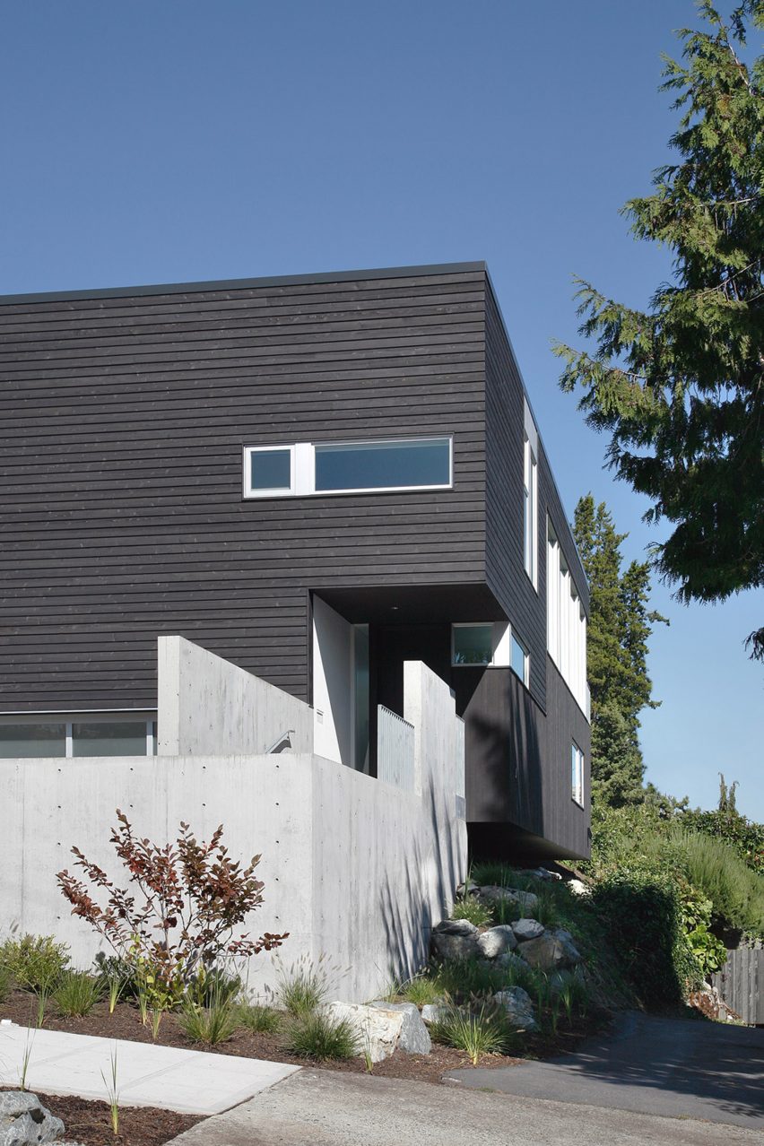 Cantilever House by Robert Hutchison Architecture