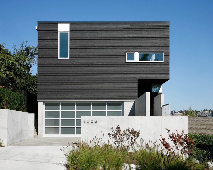 Cantilever House by Robert Hutchison Architecture