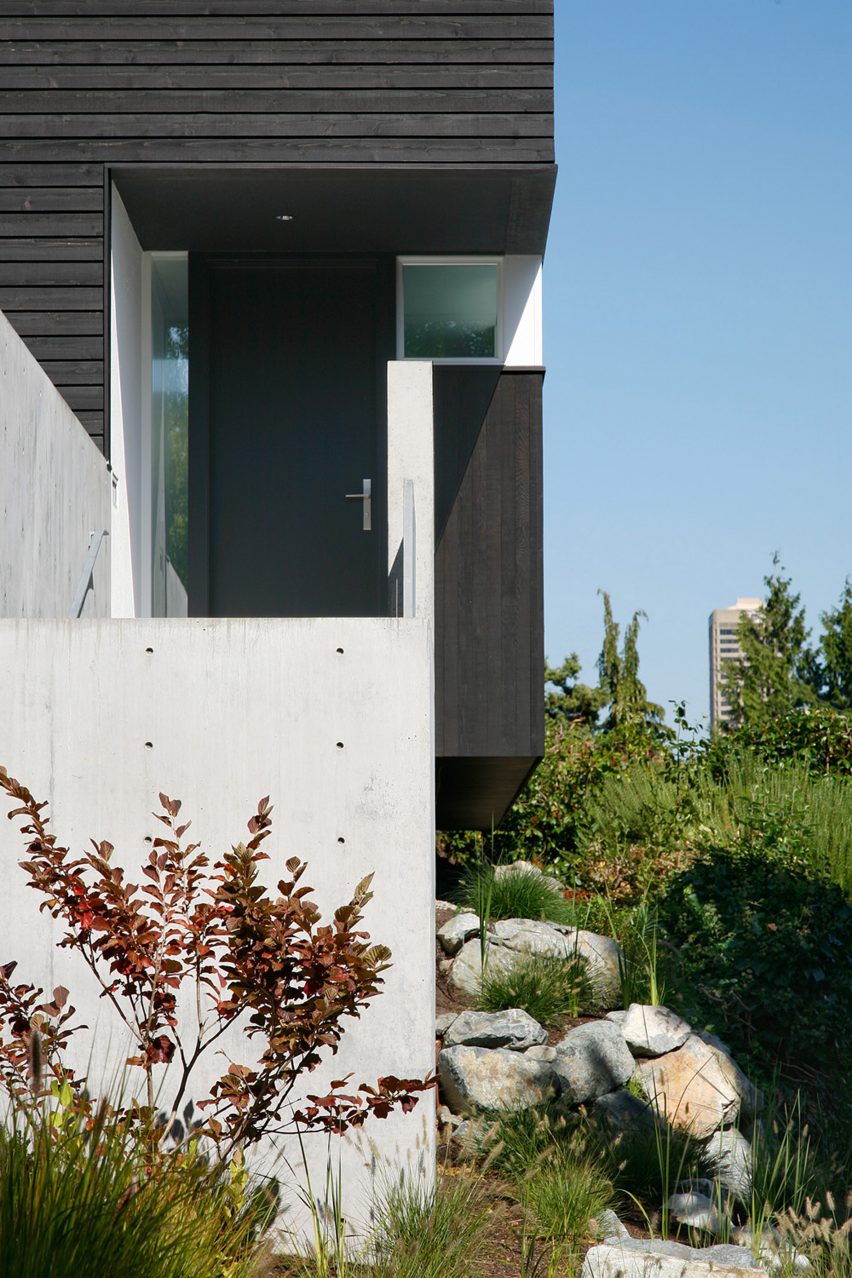 Cantilever House by Robert Hutchison Architecture