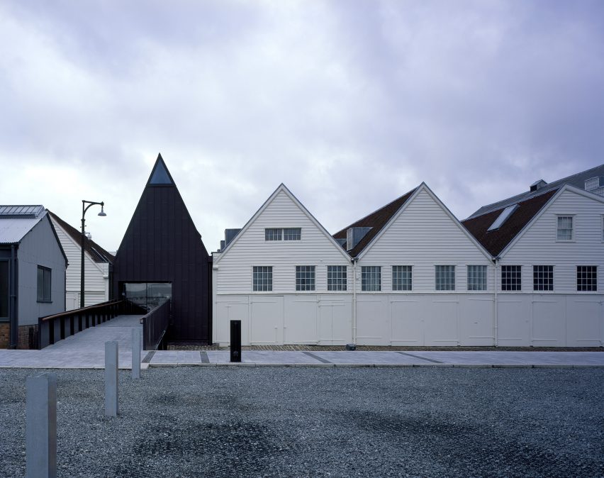London office Baynes and Mitchell Architects was employed by Historic Dockyard Chatham to oversee the development of a series of galleries at its site on the River Medway in Kent.