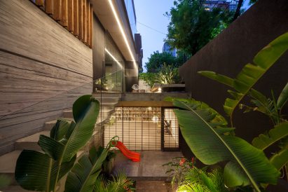 Architecture firm Dieguez Fridman designs concrete Corner House in Buenos Aires
