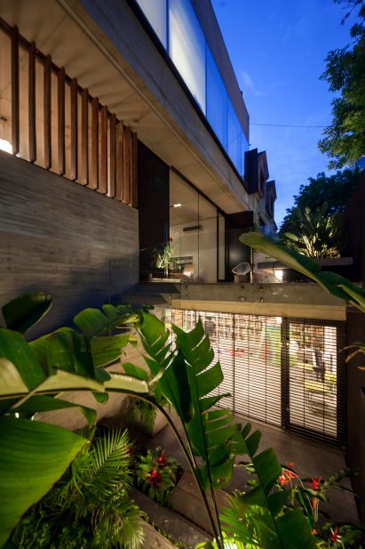 Architecture firm Dieguez Fridman designs concrete Corner House in Buenos Aires