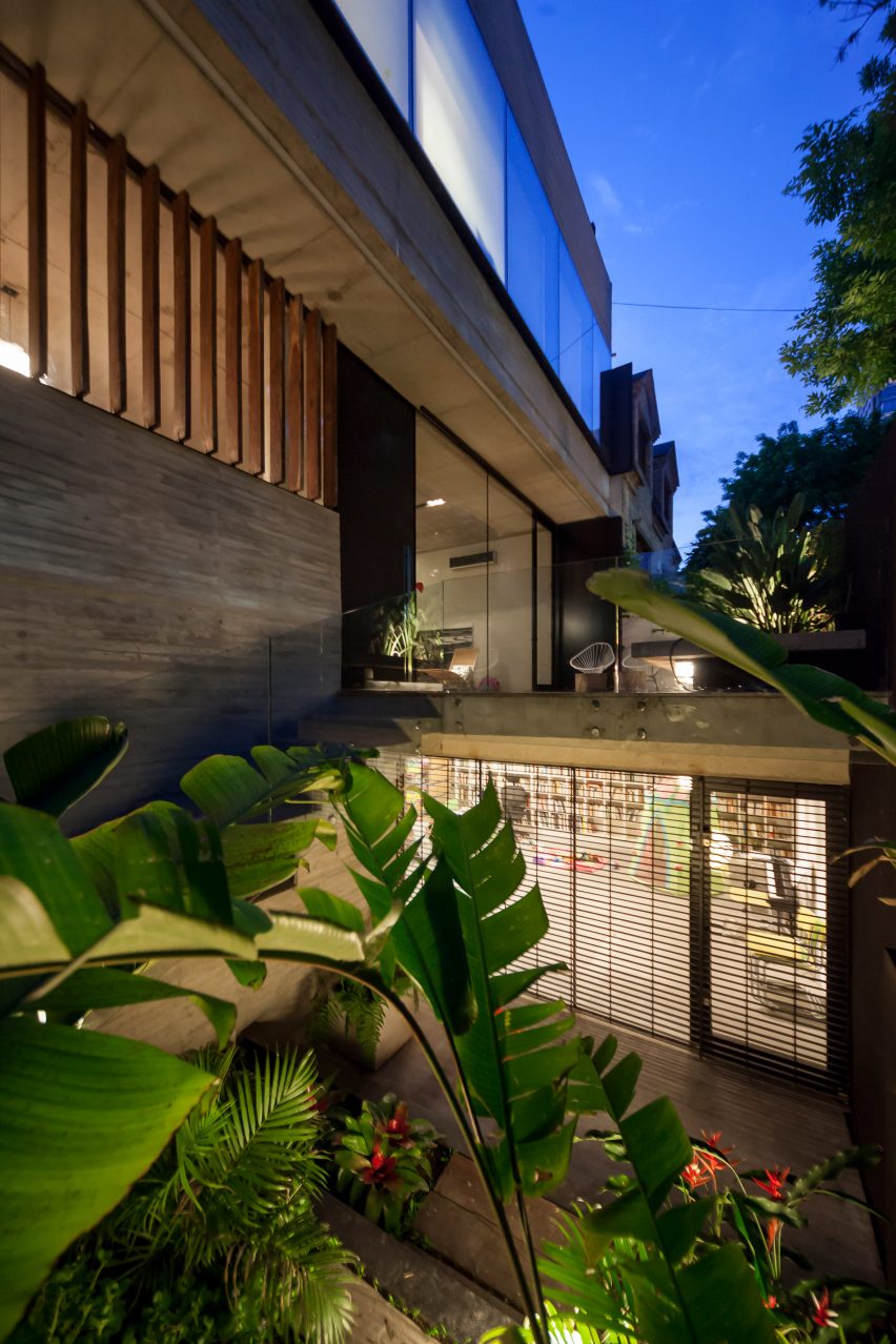 Architecture firm Dieguez Fridman designs concrete Corner House in Buenos Aires