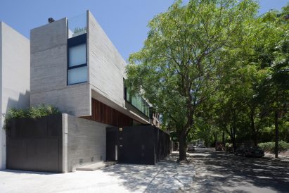 Architecture firm Dieguez Fridman designs concrete Corner House in Buenos Aires