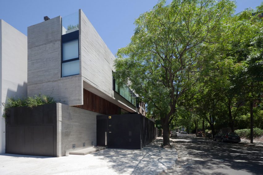 Architecture firm Dieguez Fridman designs concrete Corner House in Buenos Aires