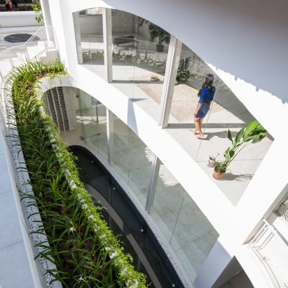 Kientruc O carves elliptical lightwell between Vietnamese house and its extension