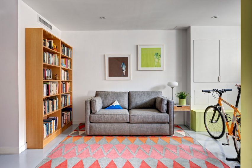 House for Booklovers and Cats by BFDO Architects