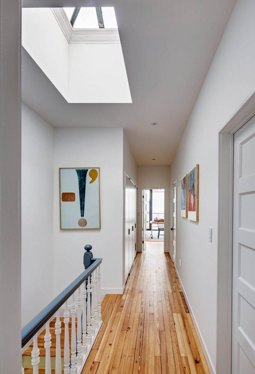 House for Booklovers and Cats by BFDO Architects