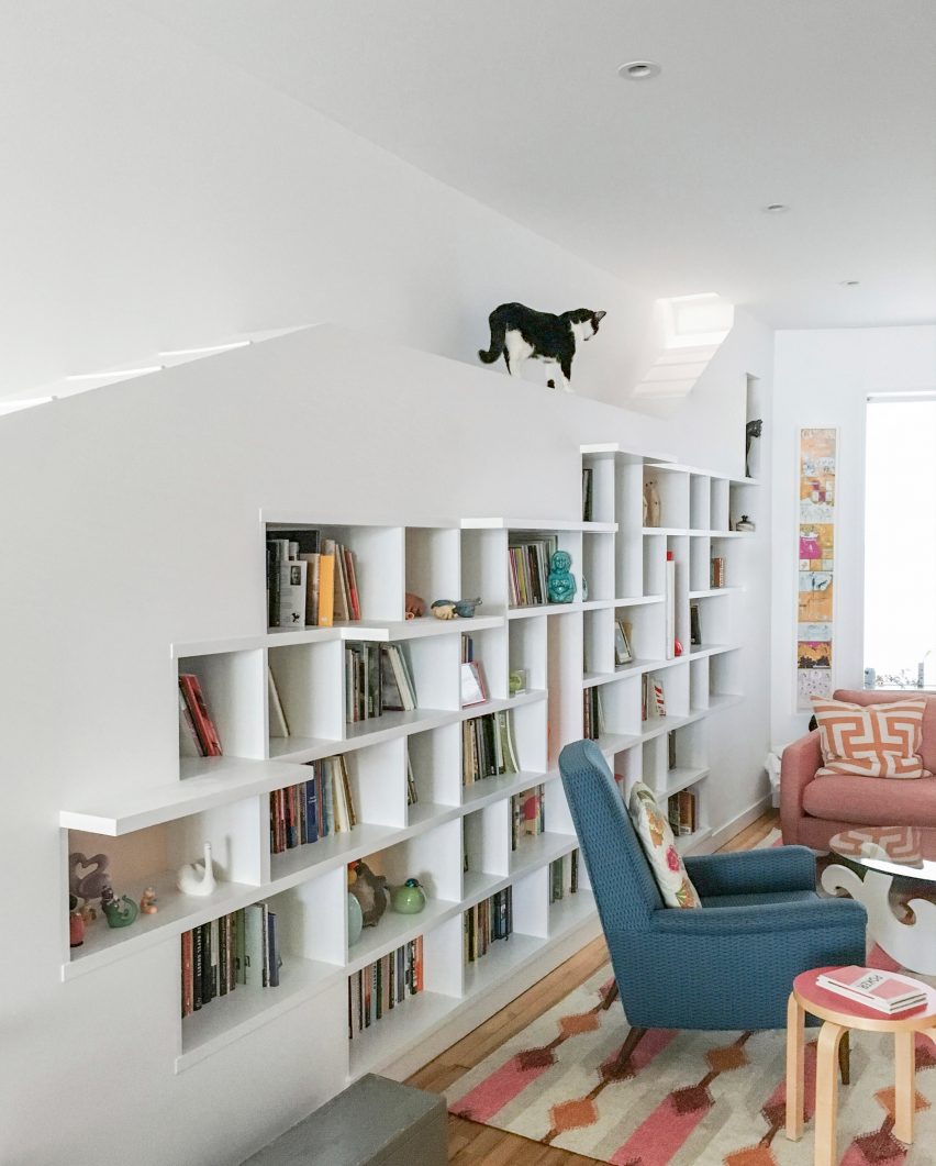 House for Booklovers and Cats by BFDO Architects