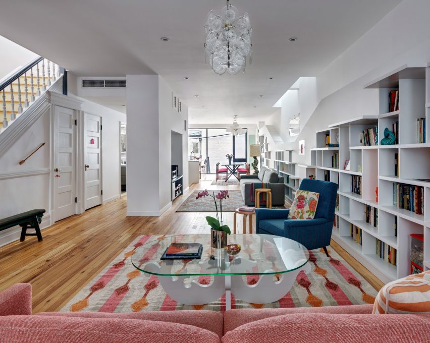 House for Booklovers and Cats by BFDO Architects