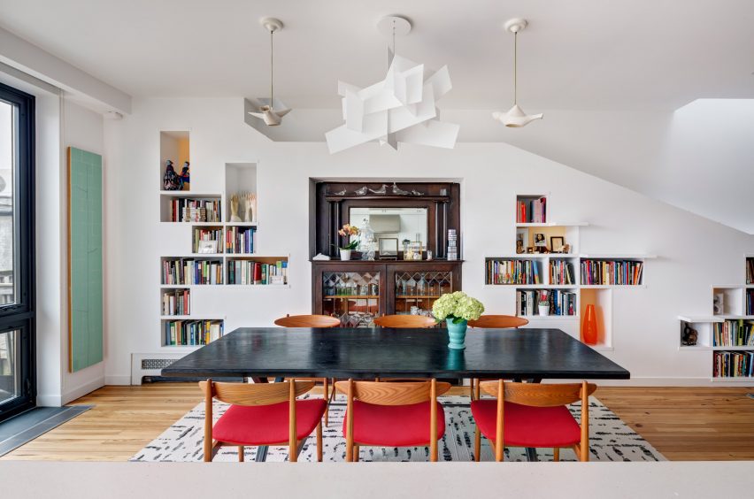 House for Booklovers and Cats by BFDO Architects