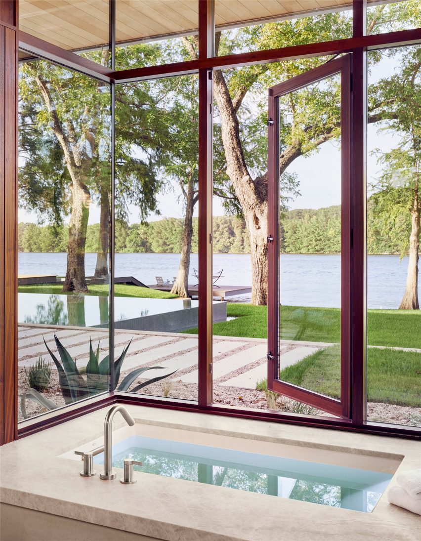 Lake Austin Residence by A Parallel Architecture