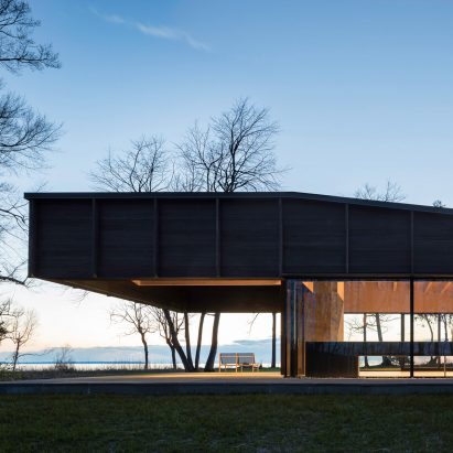 Michigan Lake House by Desai Chia Architects
