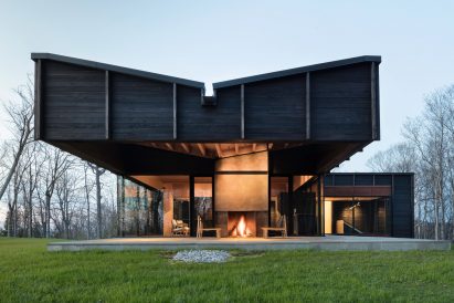 Michigan Lake House by Desai Chia Architects