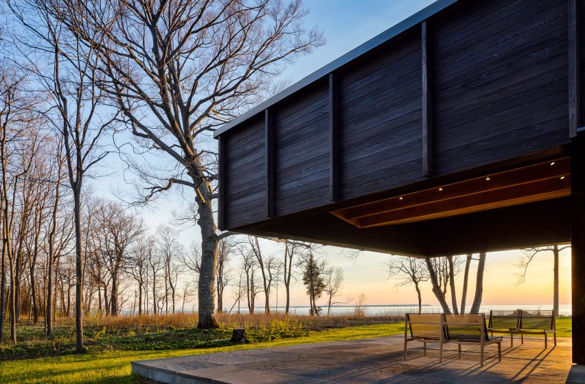 Michigan Lake House by Desai Chia Architects