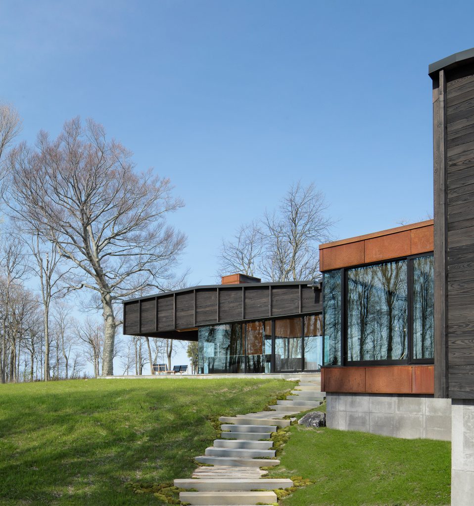 Michigan Lake House by Desai Chia Architects