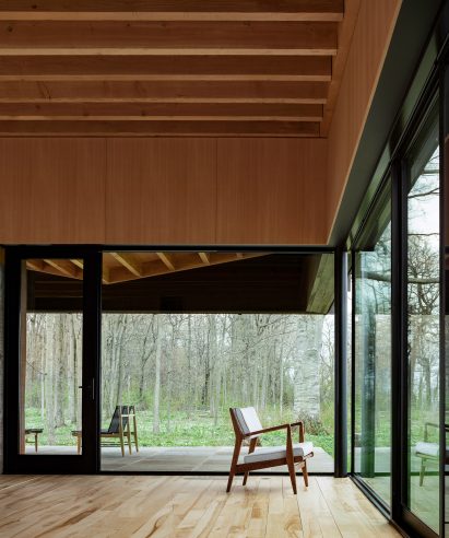 Michigan Lake House by Desai Chia Architects