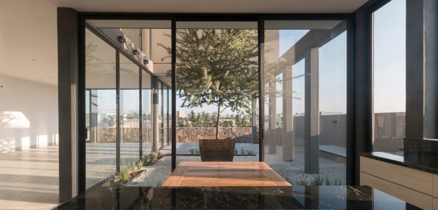 Puerta Lomas House by santoscreativos