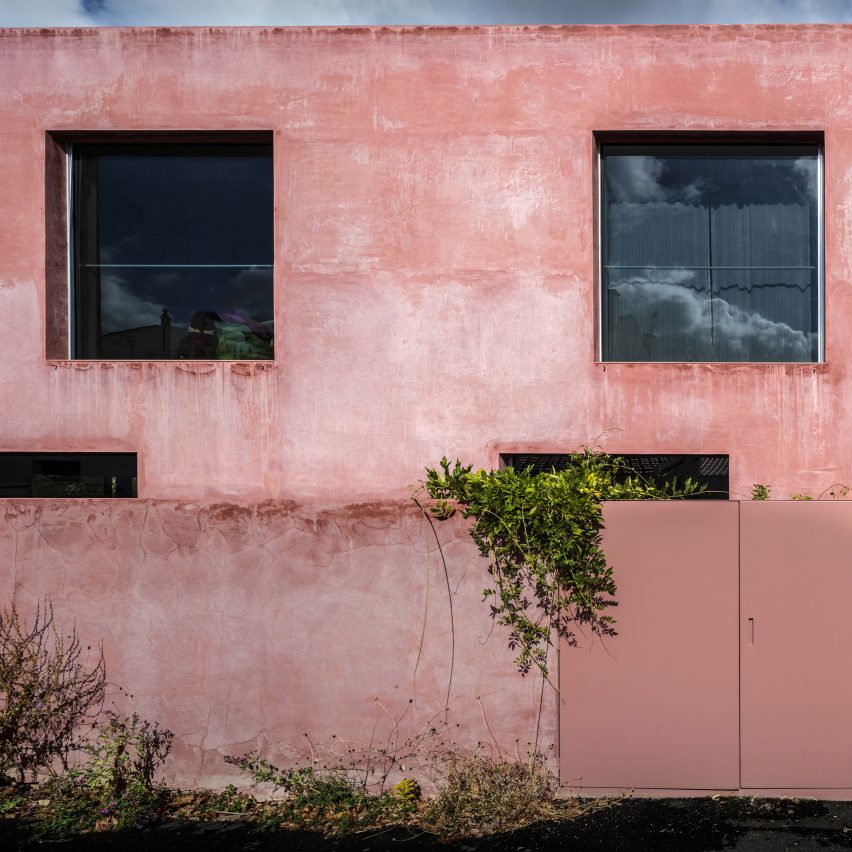 Red House winery by Extrastudio