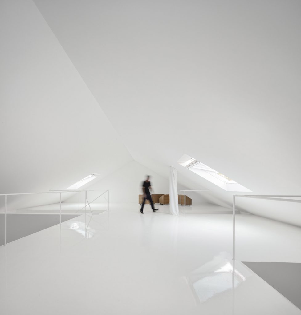 Red House winery by Extrastudio