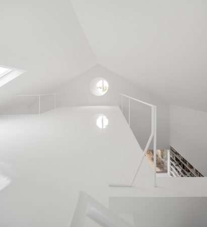 Red House winery by Extrastudio