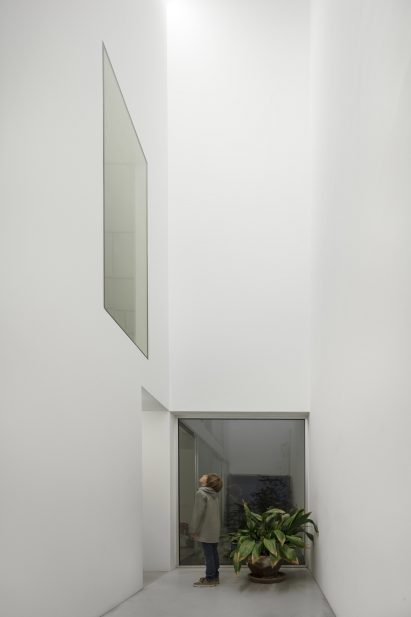 Red House winery by Extrastudio