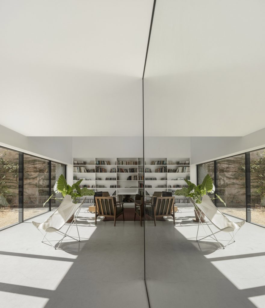 Red House winery by Extrastudio