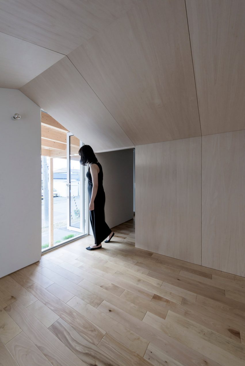 Jun Igarashi Architects have devised an ingenious solution for Hokkaido's snowy winters