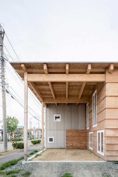Jun Igarashi Architects have devised an ingenious solution for Hokkaido's snowy winters