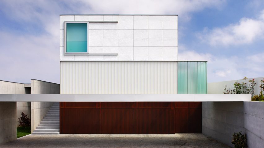 S. Félix da Marinha House by Ventura Office Associates