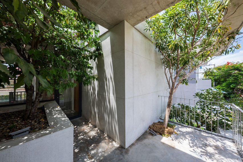 Stacked planters house by Vo Trong Nghia architects.