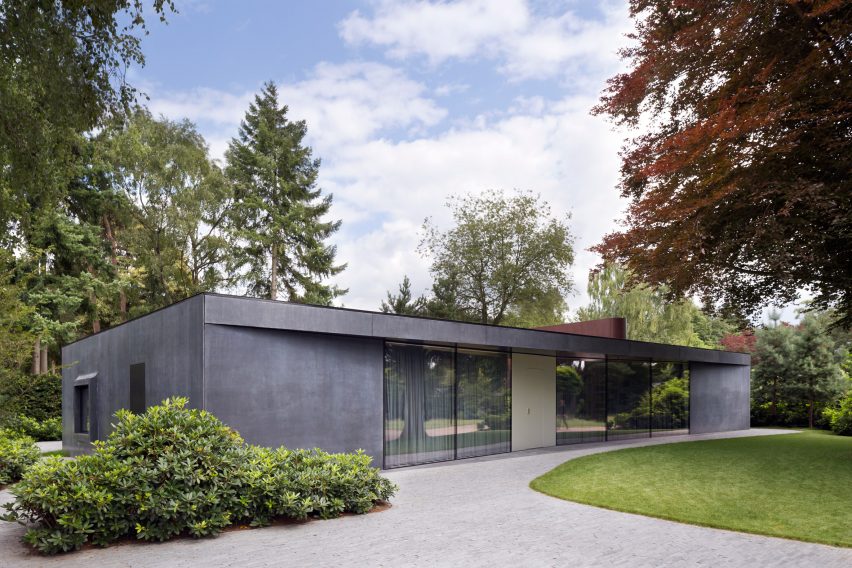 Villa X by Barcode Architects