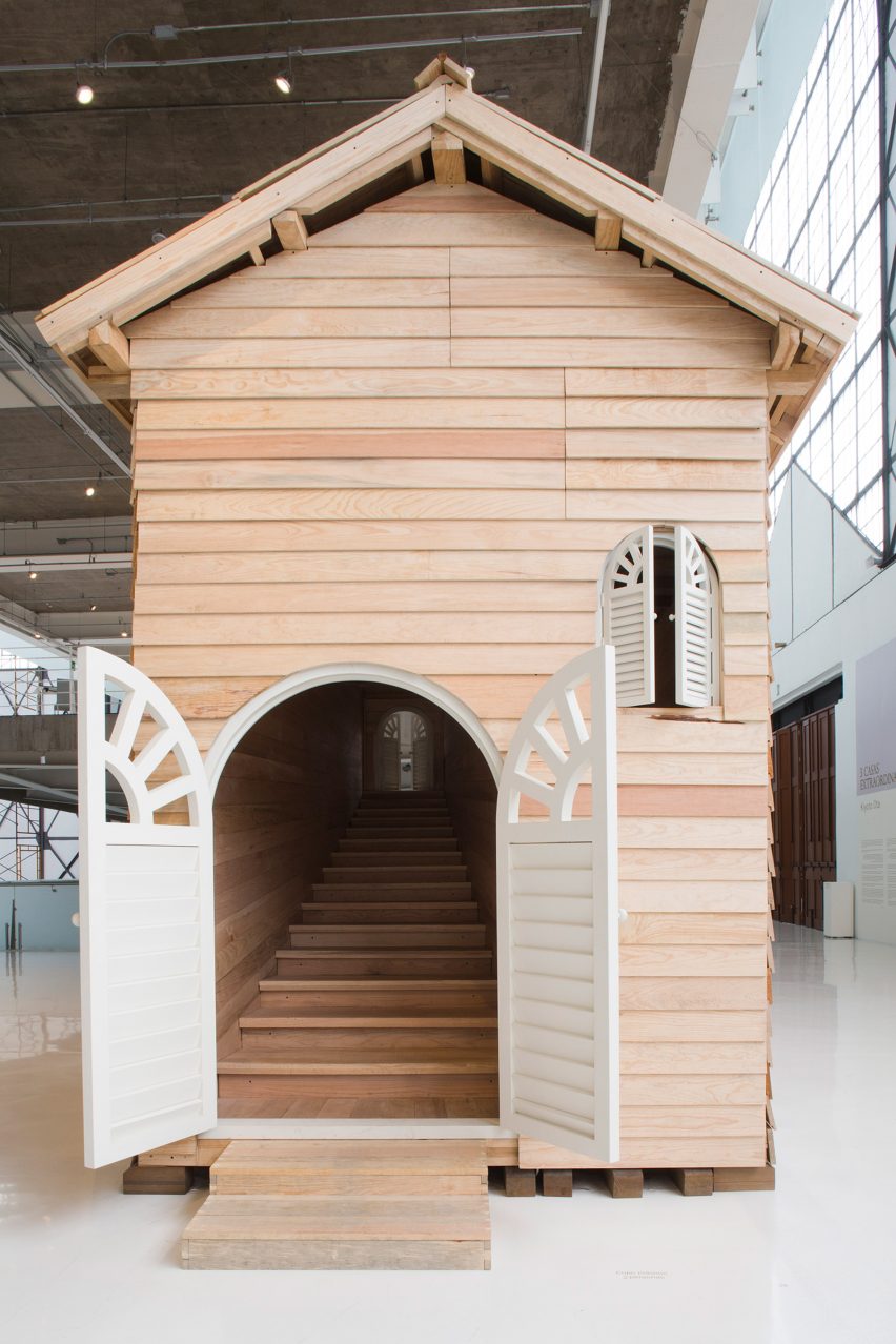 Tres Casas Extraordinarias by Kiyoto Ota