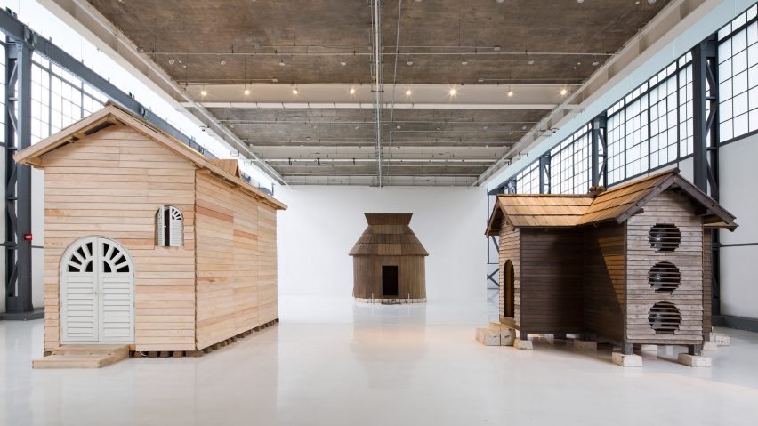 Tres Casas Extraordinarias by Kiyoto Ota