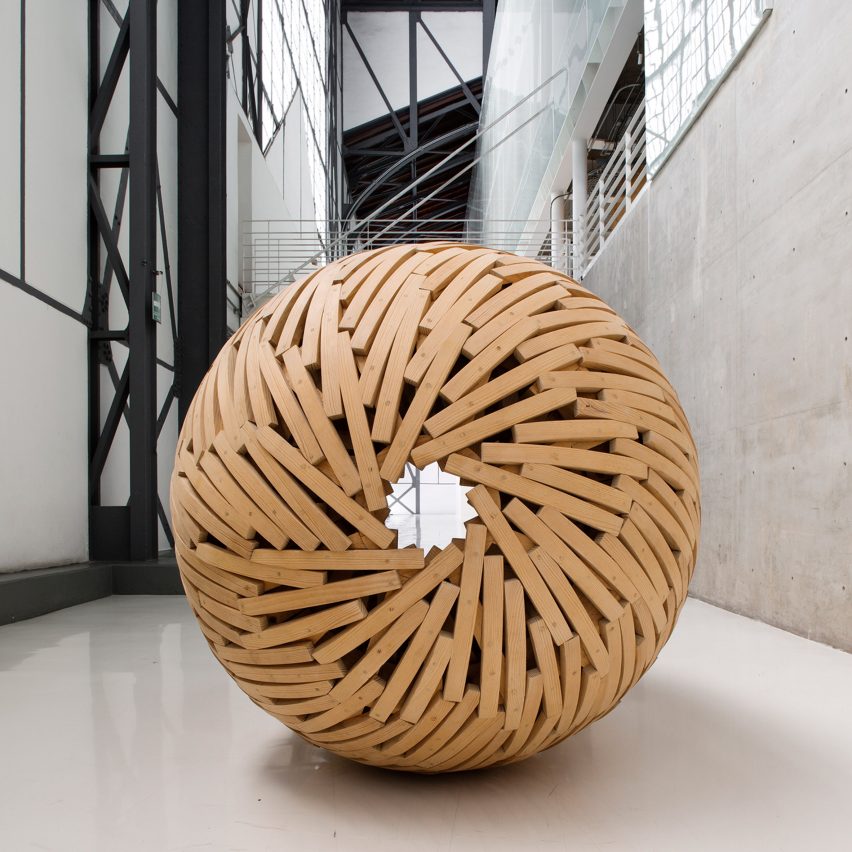Tres Casas Extraordinarias by Kiyoto Ota