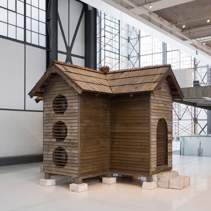 Tres Casas Extraordinarias by Kiyoto Ota