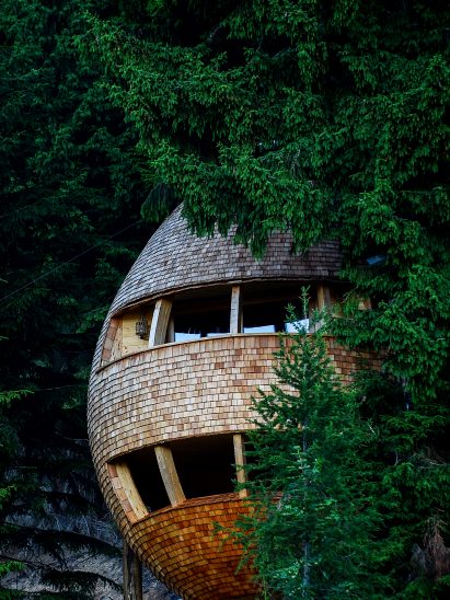 Pinecone treehouse by Architetto Claudio Beltrame and Domus Gaia