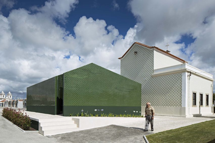 Cemetery toilet by M2. Senos Architects