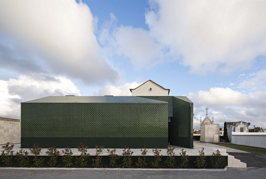 Cemetery toilet by M2. Senos Architects