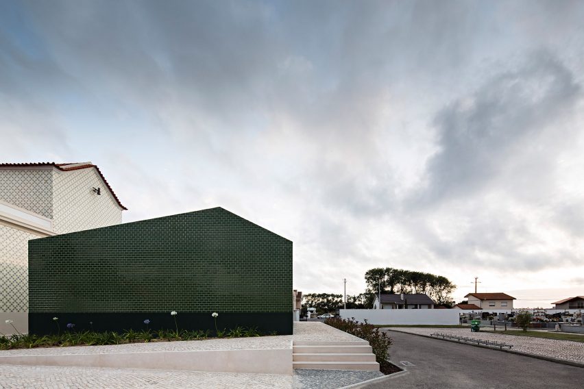 Cemetery toilet by M2. Senos Architects